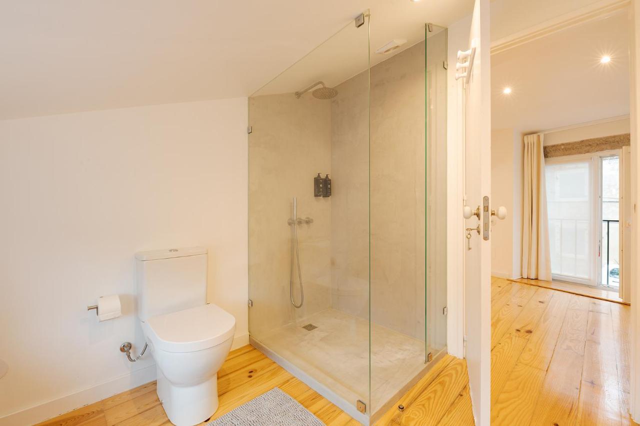 The Yellow House Spacious Duplex In Prazeres District 리스본 외부 사진