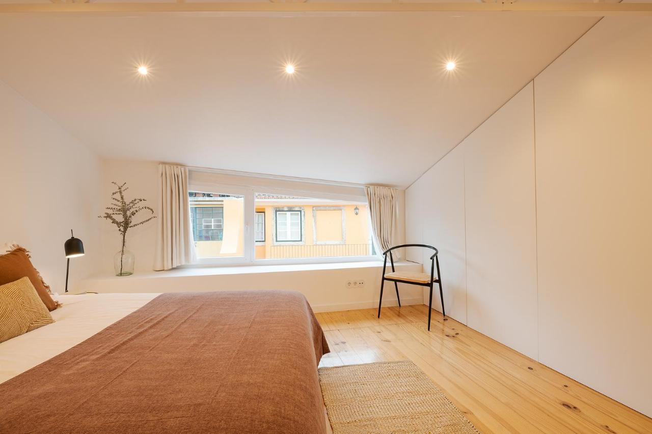 The Yellow House Spacious Duplex In Prazeres District 리스본 외부 사진