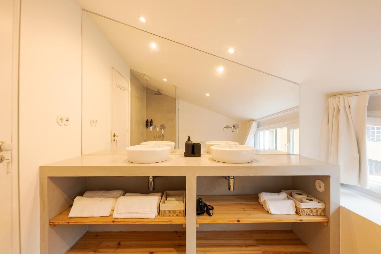 The Yellow House Spacious Duplex In Prazeres District 리스본 외부 사진