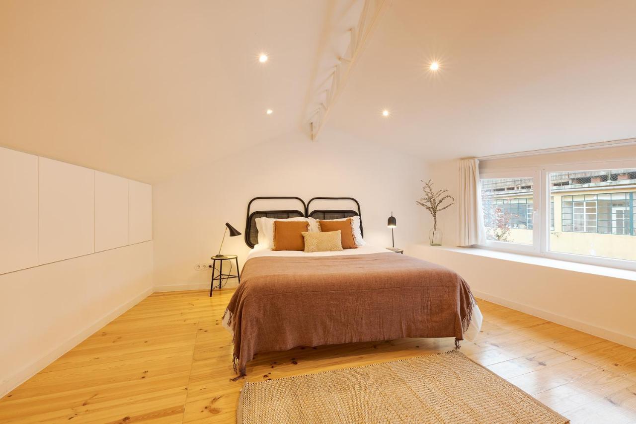 The Yellow House Spacious Duplex In Prazeres District 리스본 외부 사진