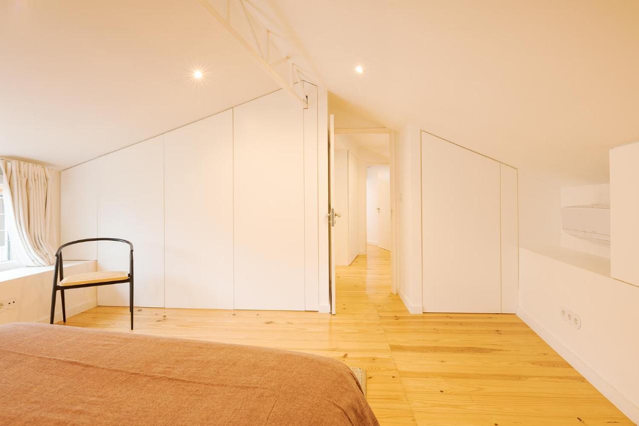 The Yellow House Spacious Duplex In Prazeres District 리스본 외부 사진