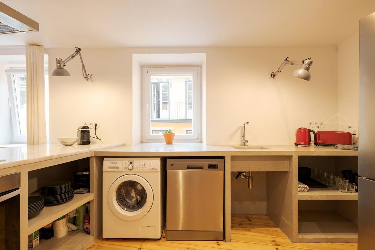 The Yellow House Spacious Duplex In Prazeres District 리스본 외부 사진