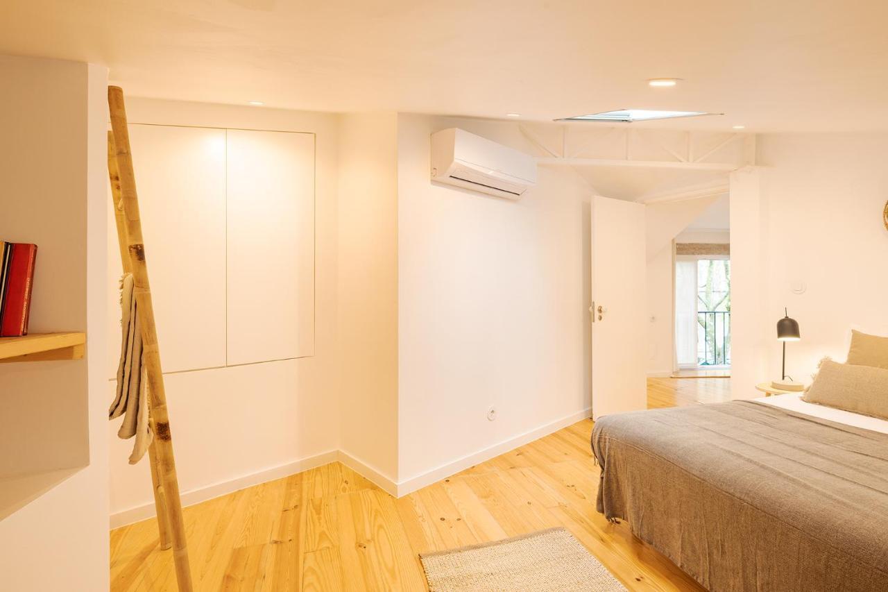 The Yellow House Spacious Duplex In Prazeres District 리스본 외부 사진