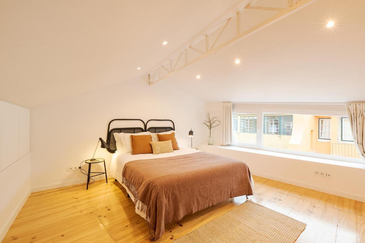 The Yellow House Spacious Duplex In Prazeres District 리스본 외부 사진