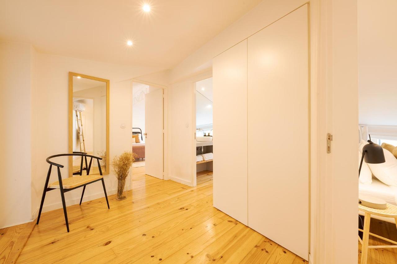 The Yellow House Spacious Duplex In Prazeres District 리스본 외부 사진