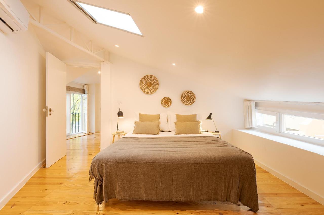 The Yellow House Spacious Duplex In Prazeres District 리스본 외부 사진