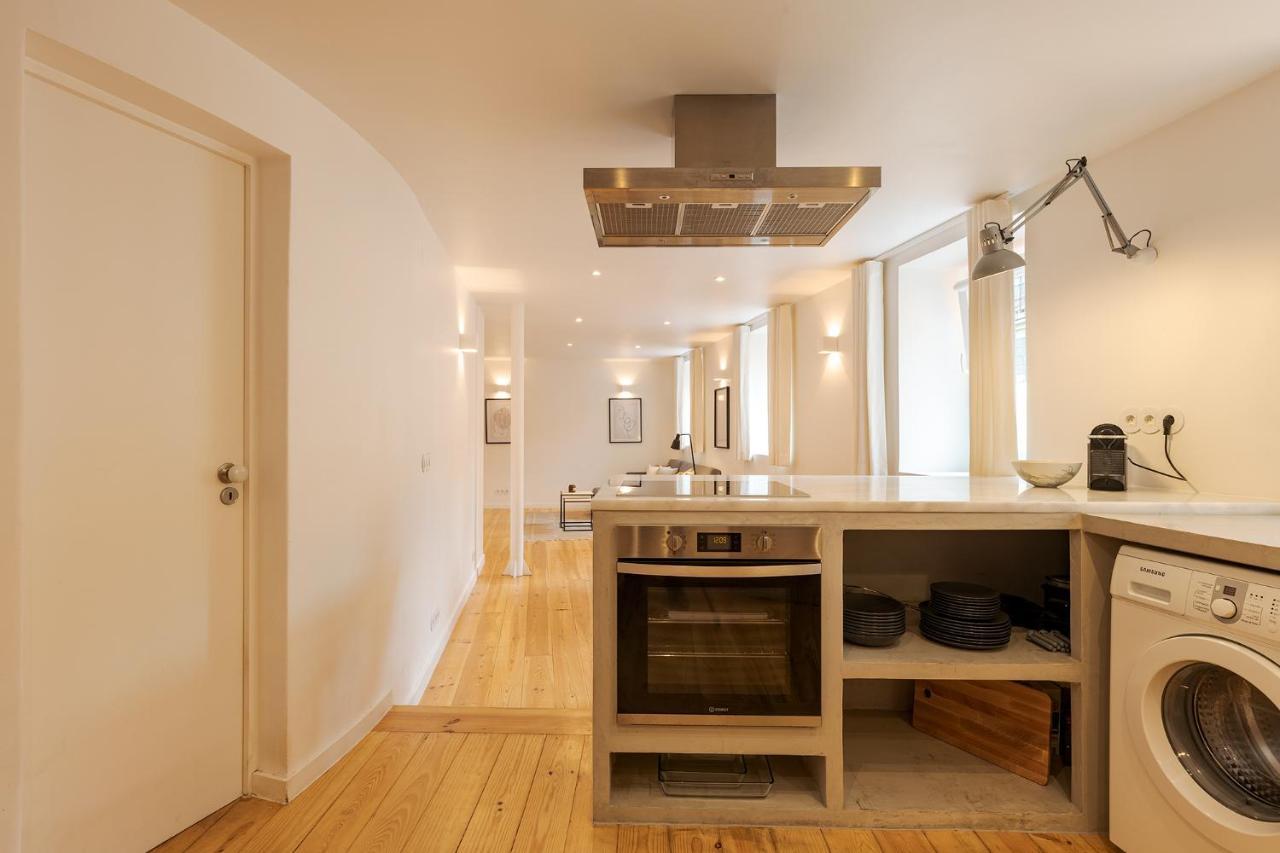 The Yellow House Spacious Duplex In Prazeres District 리스본 외부 사진