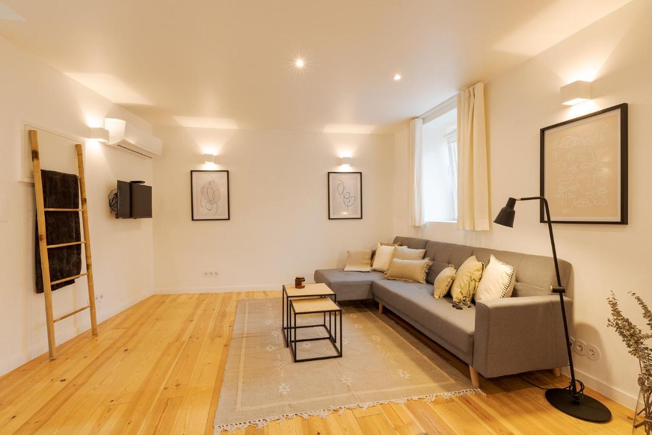 The Yellow House Spacious Duplex In Prazeres District 리스본 외부 사진