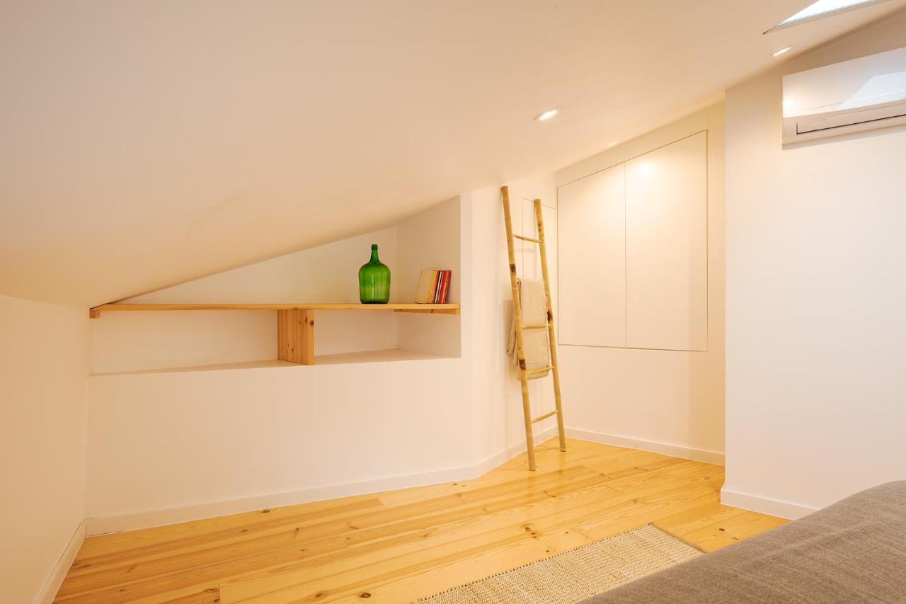 The Yellow House Spacious Duplex In Prazeres District 리스본 외부 사진