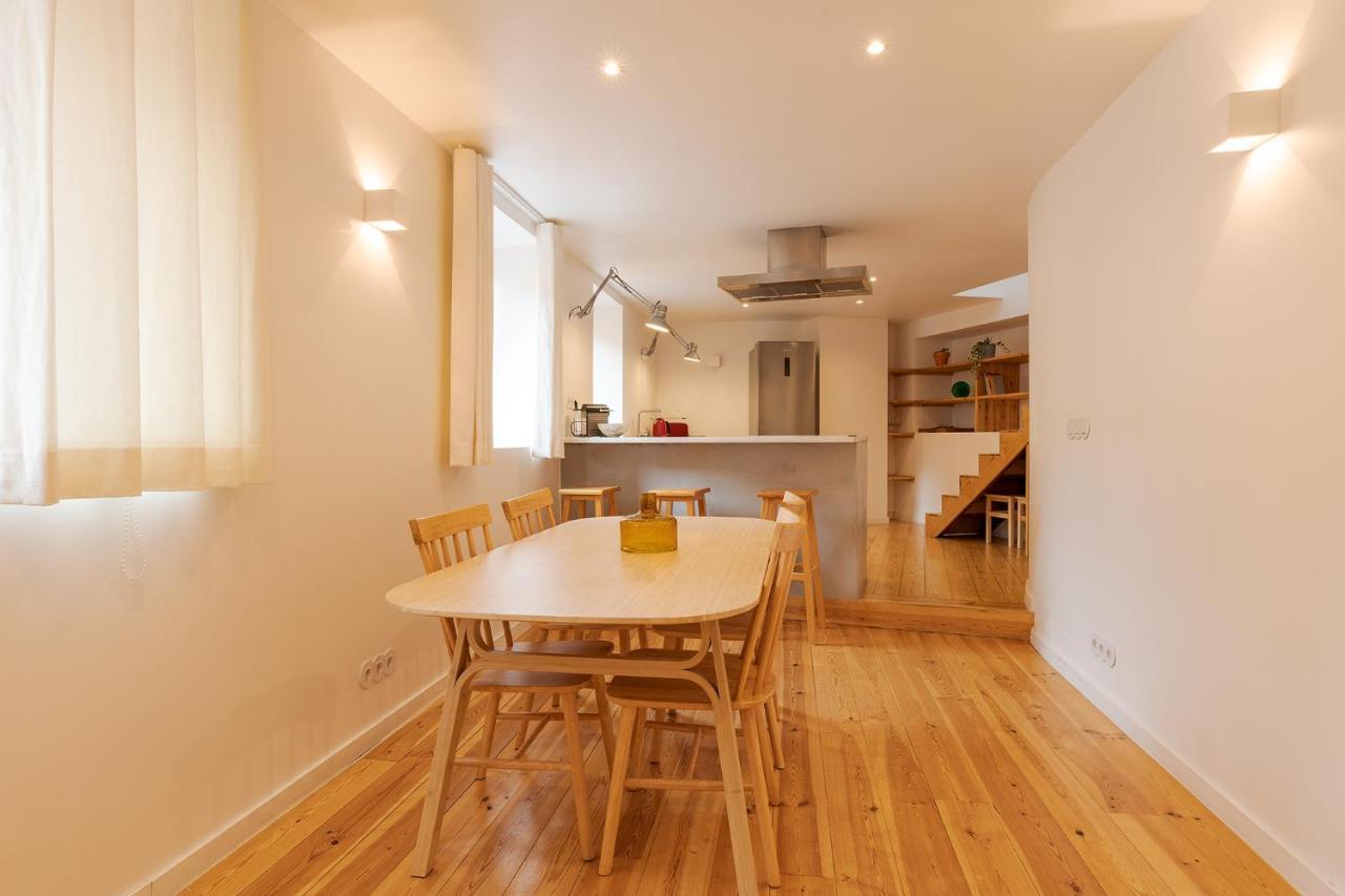The Yellow House Spacious Duplex In Prazeres District 리스본 외부 사진